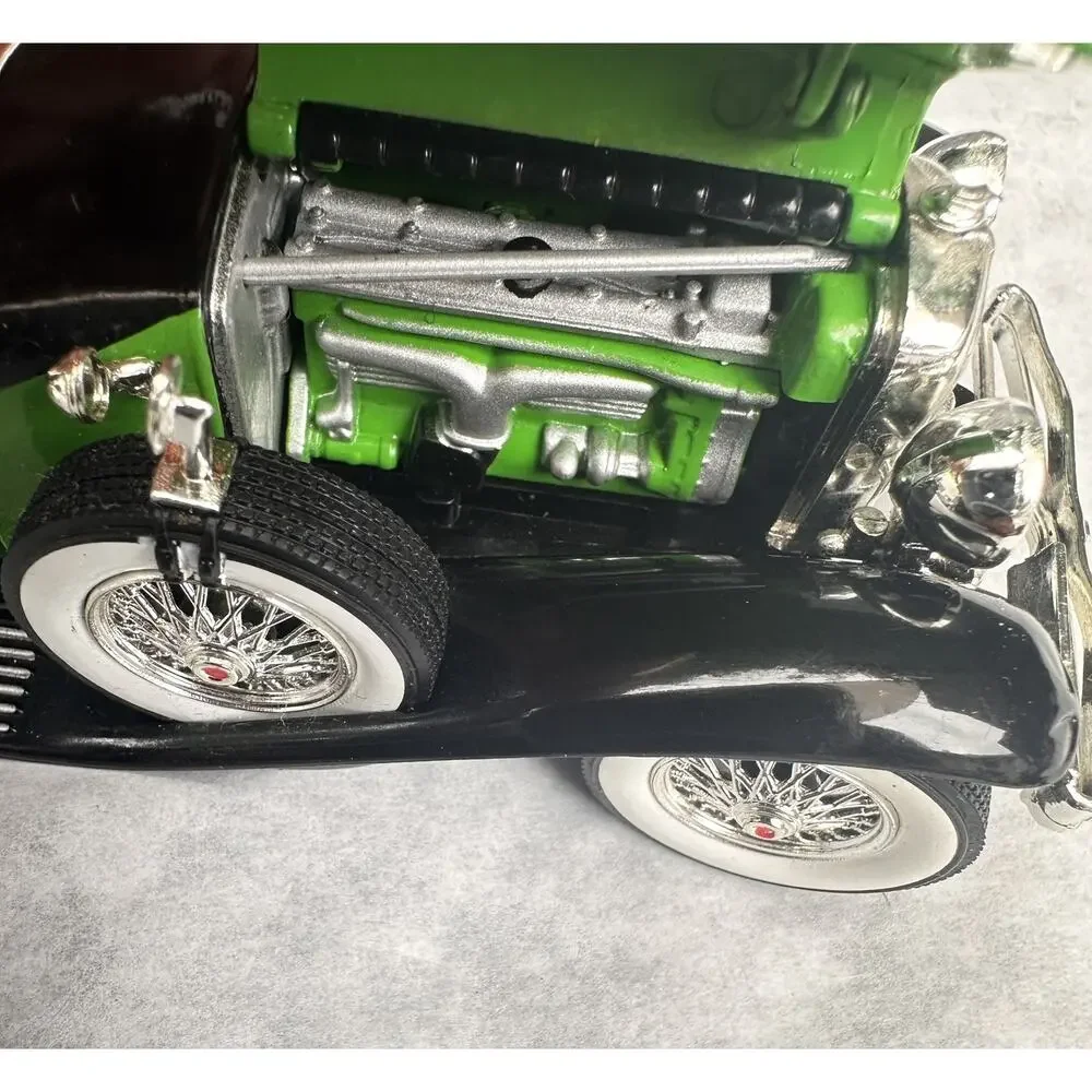 A53 1934 DUESENBERG MODEL J BLACK/GREEN 1/18 DIECAST SIGNATURE MODELS 18110
